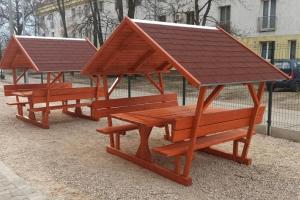 8személyes zsindelytetős kerti pad (Misztrál dolgozói hotel Kiskunhalas)